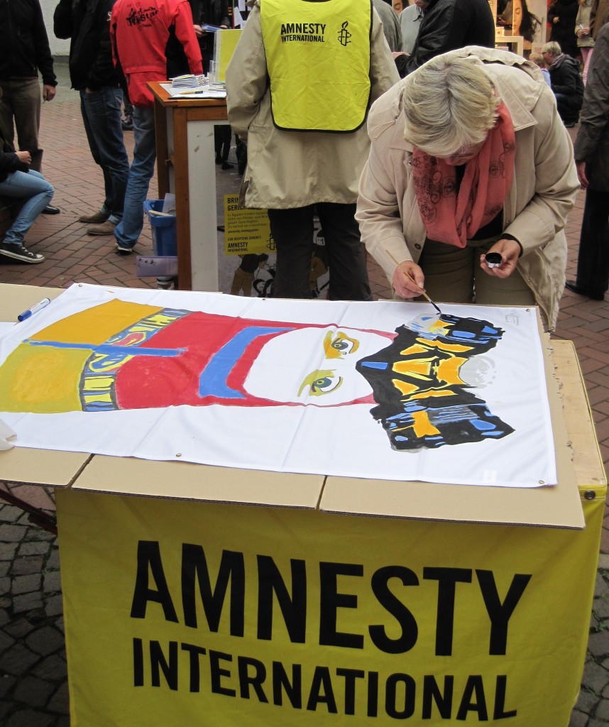 Oelder Bürger kommentieren das politische Geschehen in Ägypten mit Pinsel und Farbe. @ Birgit Wiemann