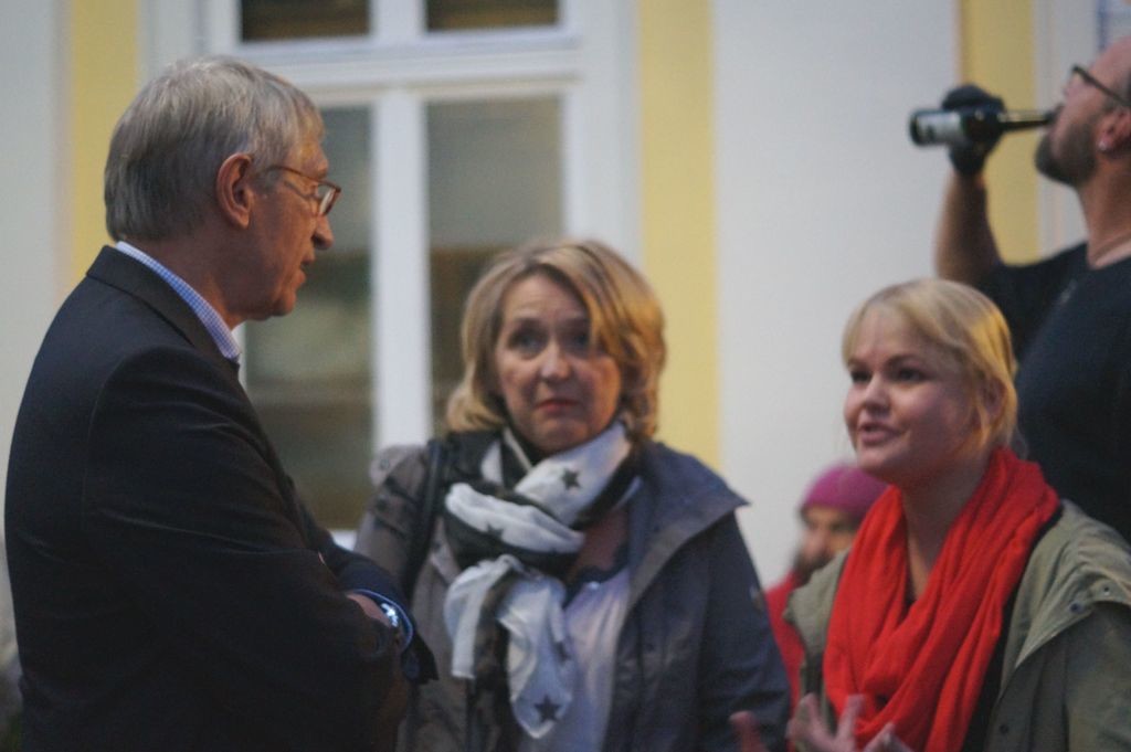 Bürgermeister Knop mit Nadine Diekmann, SPD Oelde, im Gespräch (rechte Seite)