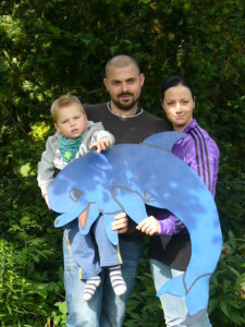 Anthony und seine Eltern hoffen das Ziel Delfintherapie bald zu erreichen